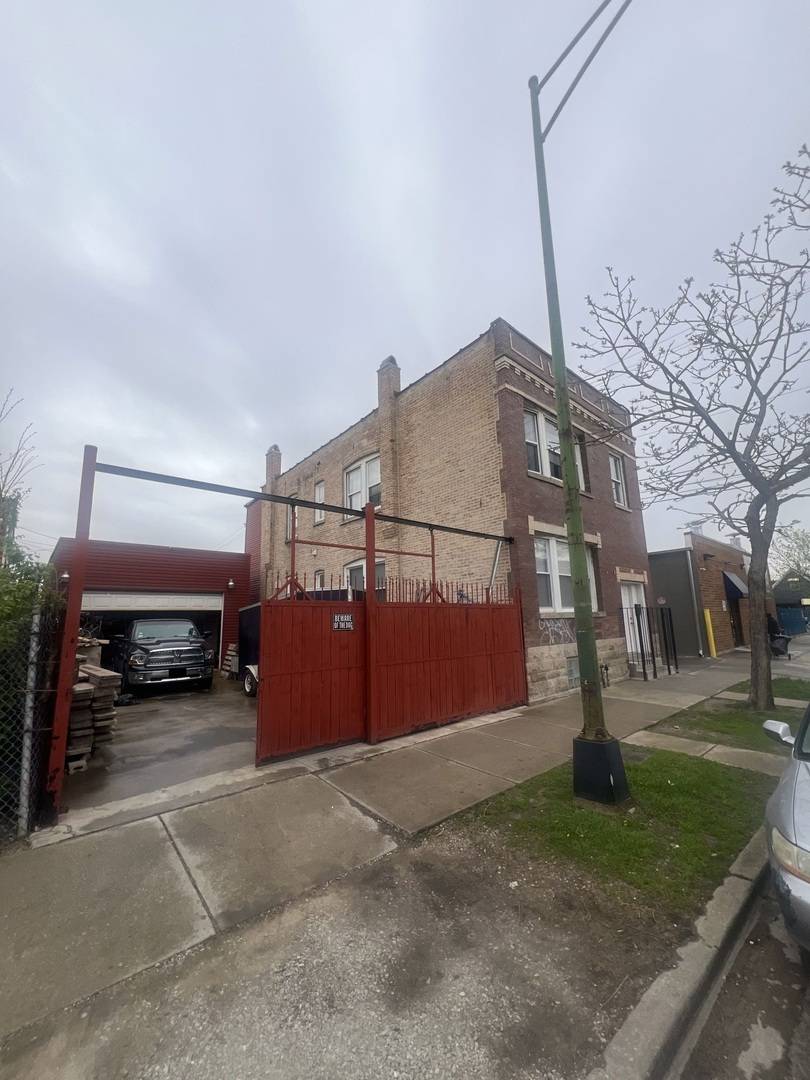 Chicago, IL 60651,3945 W Augusta BLVD