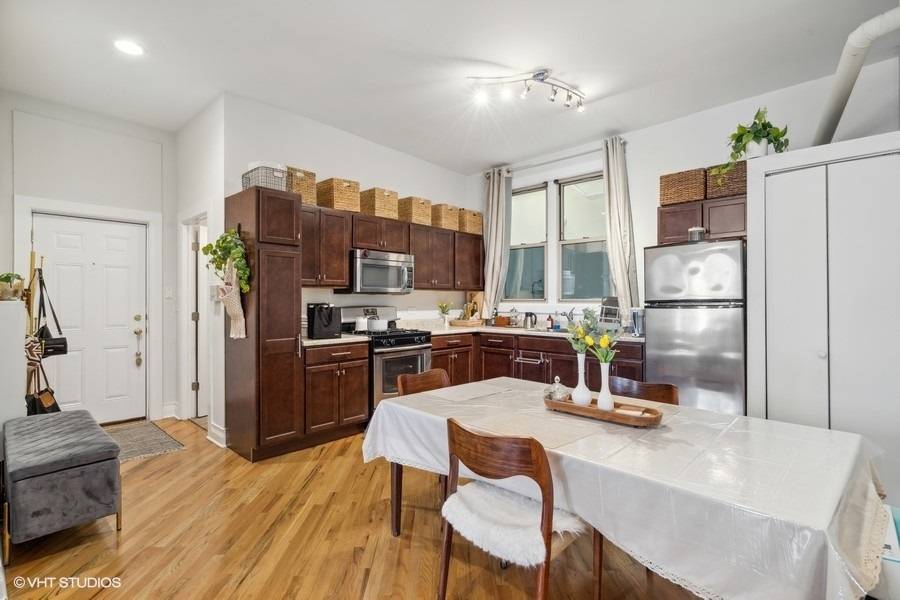 Chicago, IL 60642,1156 W Grand AVE #202