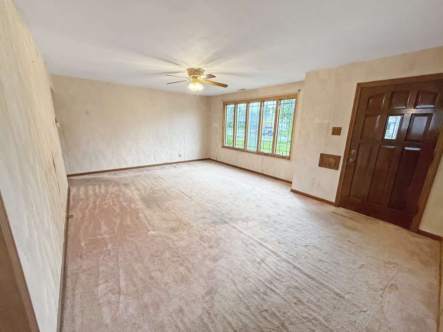 Des Plaines, IL 60016,942 W Villa DR