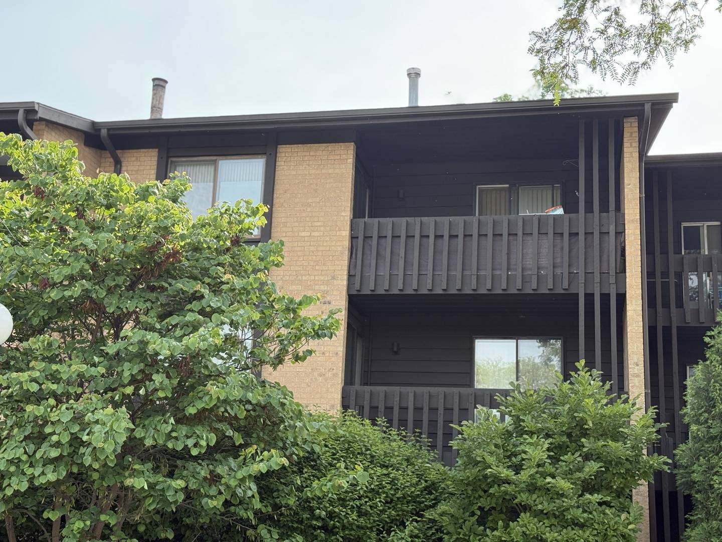 Willowbrook, IL 60527,6105 KNOLL VALLEY DR #302