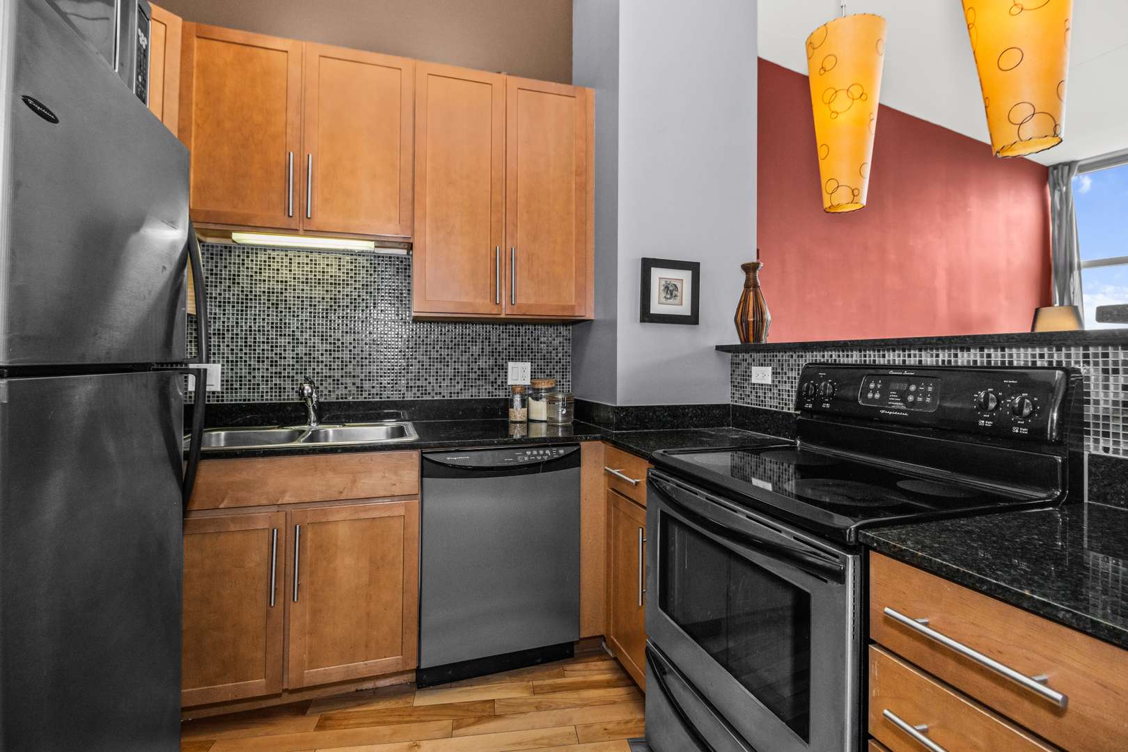 Chicago, IL 60640,1000 W Leland ST #9B