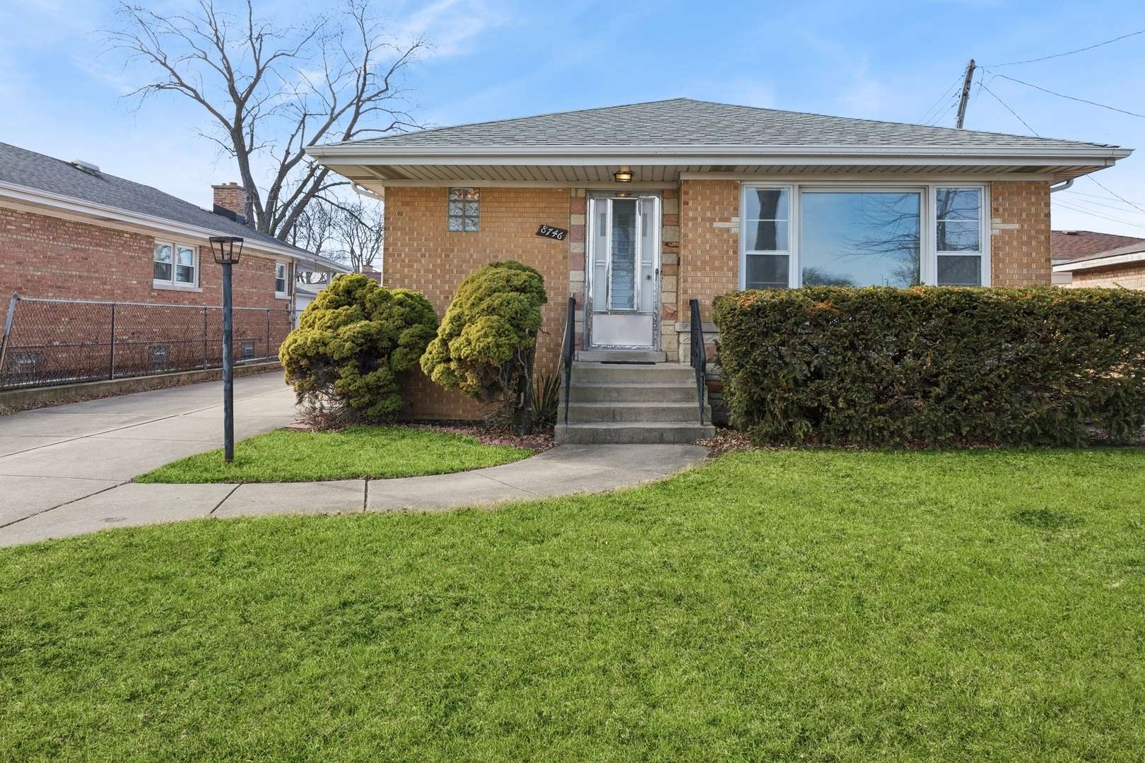 Niles, IL 60714,8746 N Ozark AVE