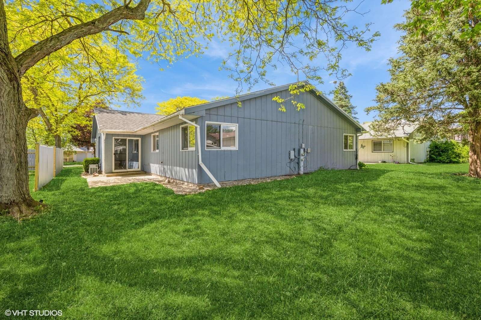Woodstock, IL 60098,1214 Thomas DR