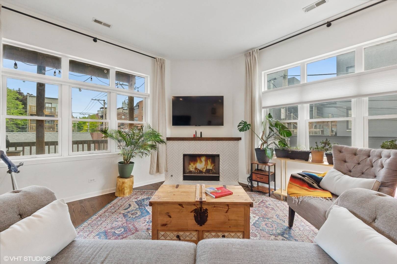 Chicago, IL 60647,1615 N Oakley AVE #2S