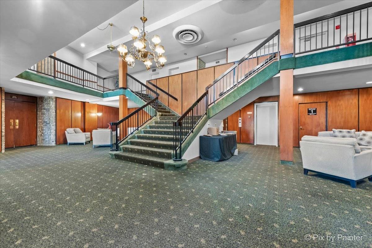 Countryside, IL 60525,6700 S Brainard AVE S #102