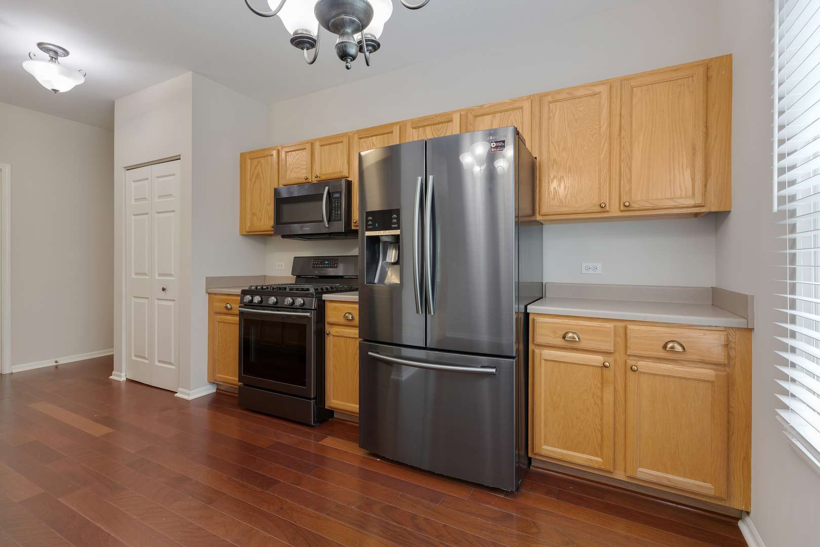 Crystal Lake, IL 60012,5261 Pebble LN