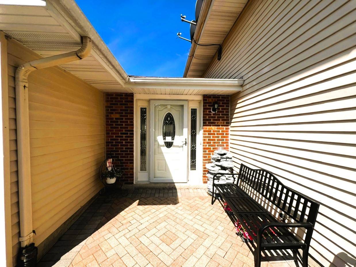 Bartlett, IL 60103,884 Lakeside DR