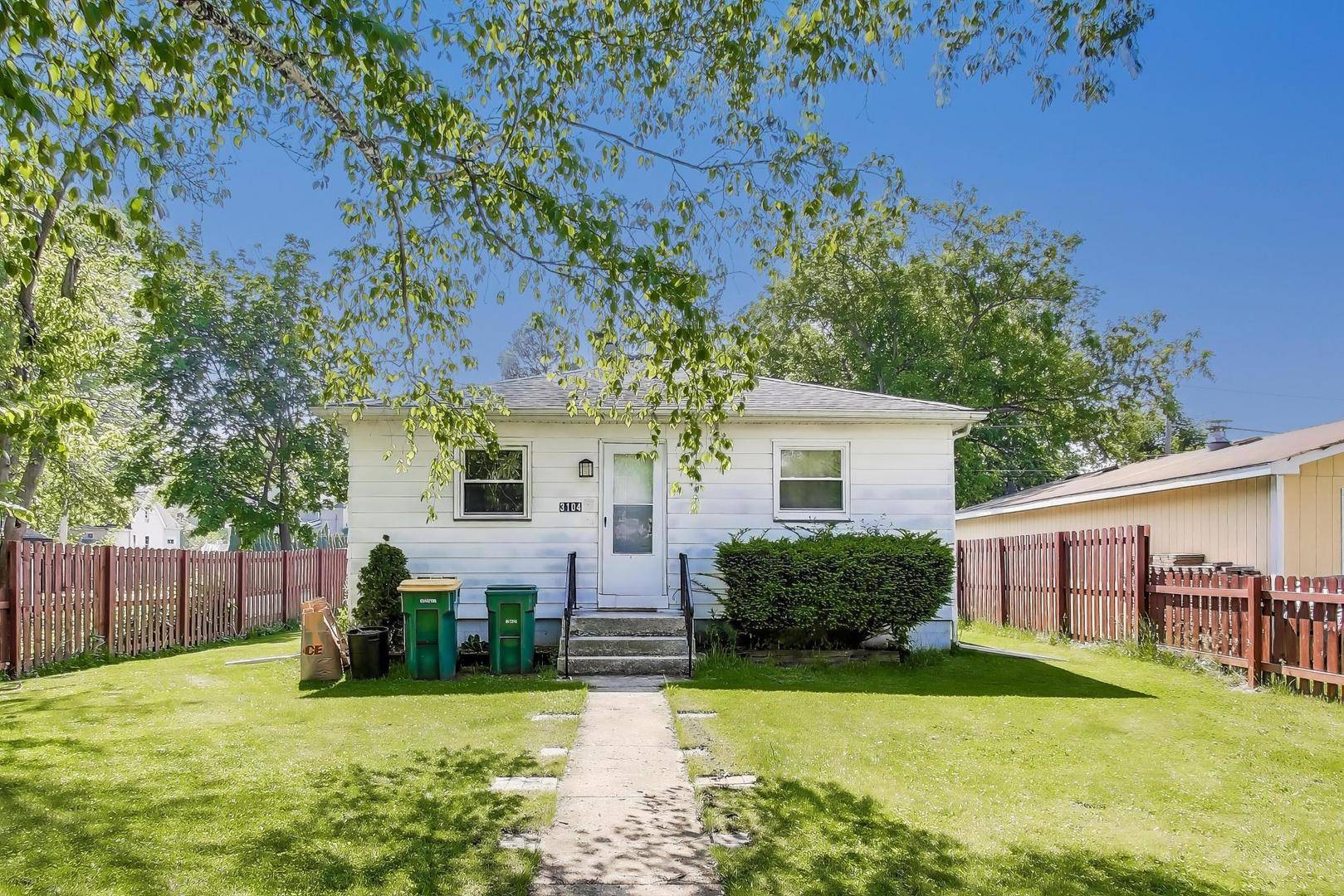 Zion, IL 60099,3104 Elizabeth AVE