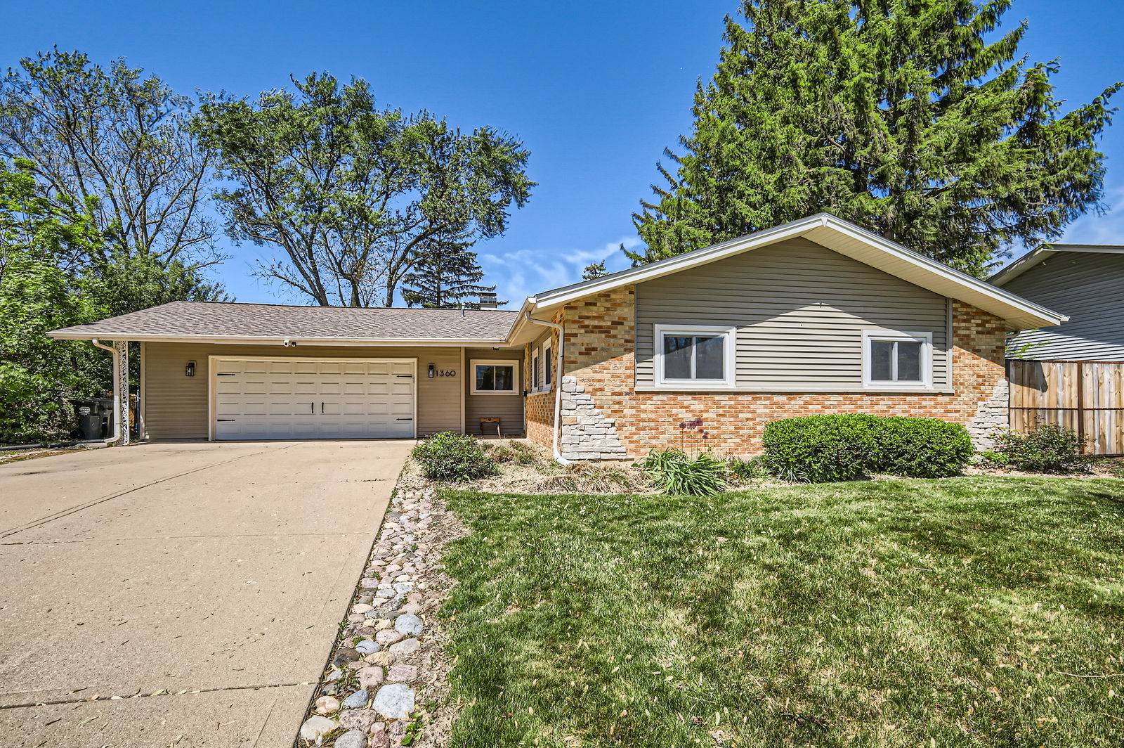 Hoffman Estates, IL 60169,1360 Gentry RD