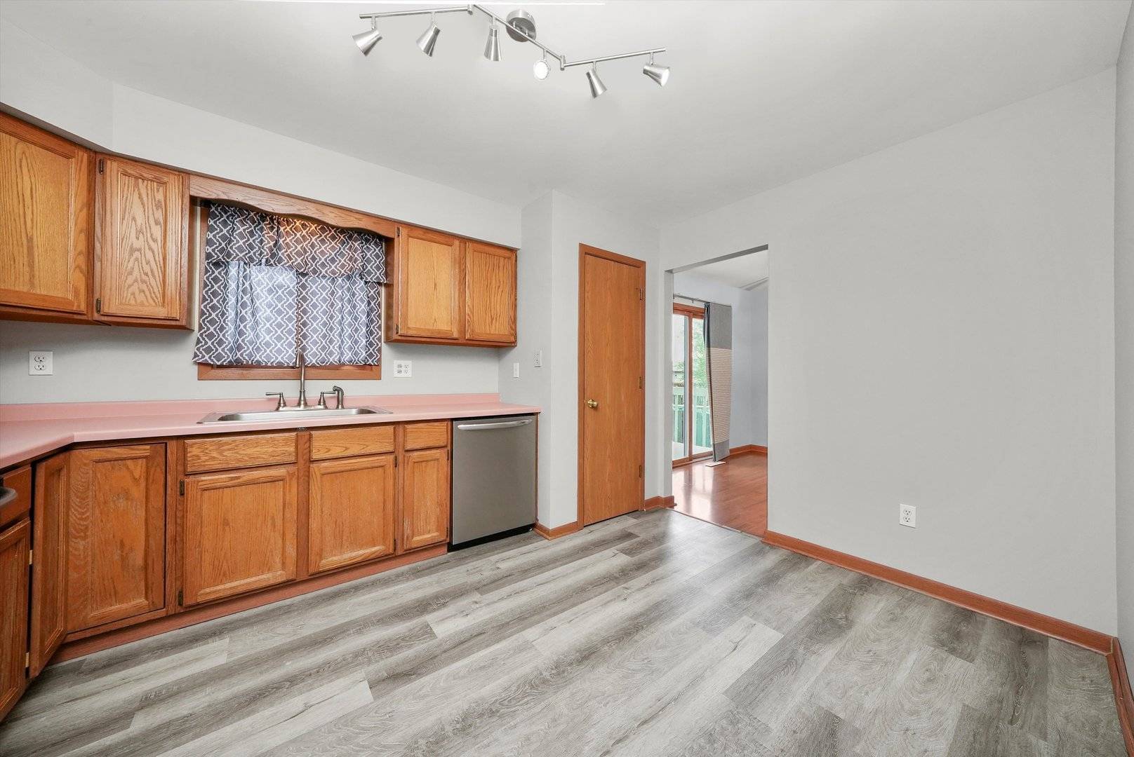 Hebron, IL 60034,9619 Woods LN