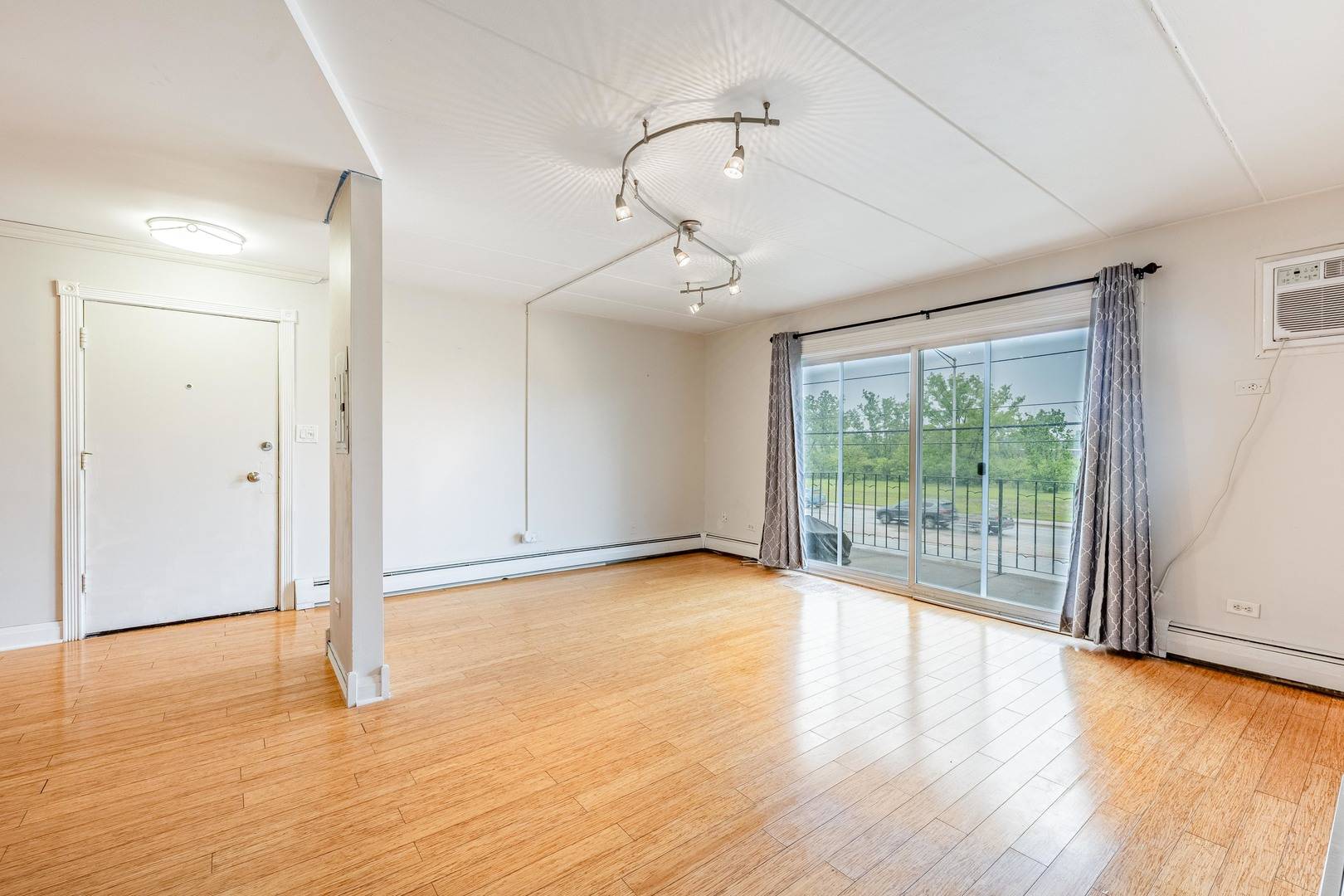 Chicago Ridge, IL 60415,11010 Central AVE #2A