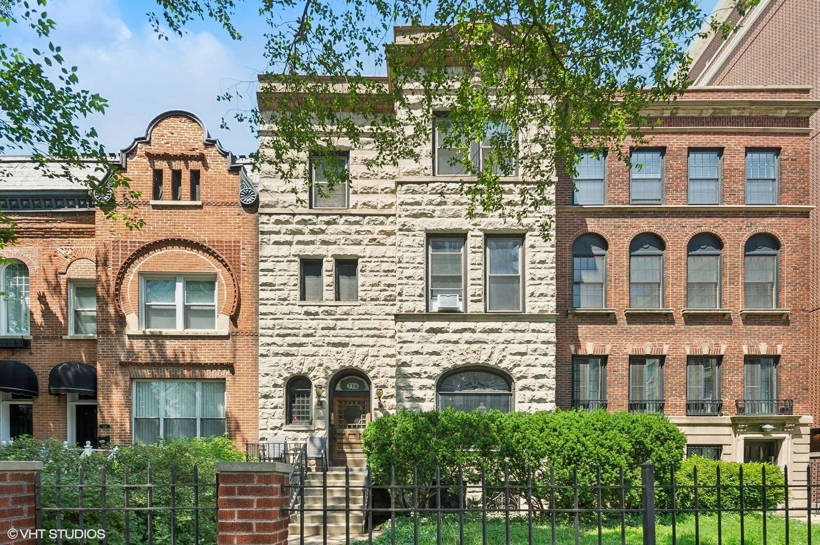 Chicago, IL 60614,716 W Fullerton AVE