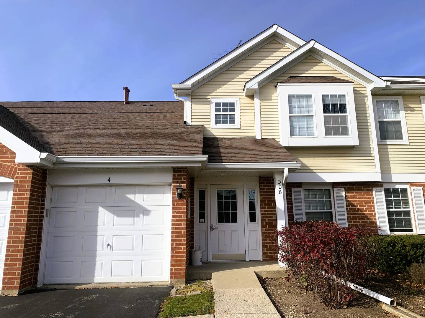 Roselle, IL 60172,308 Ashbury CT #1515-1