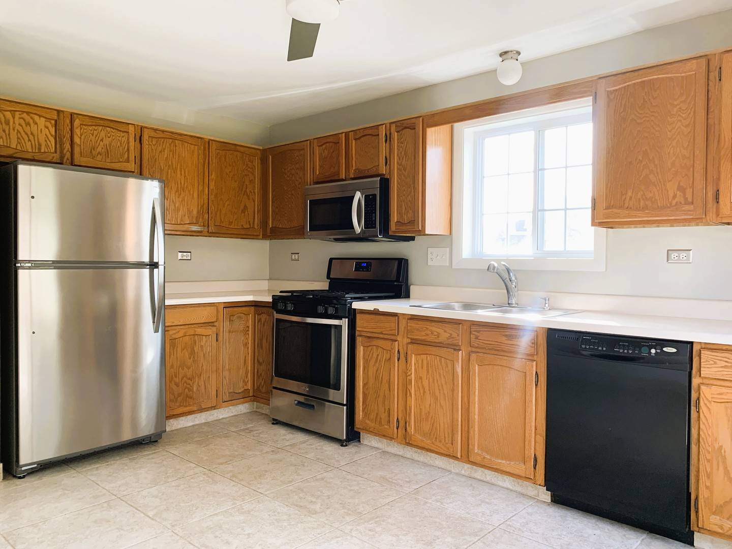 Roselle, IL 60172,308 Ashbury CT #1515-1
