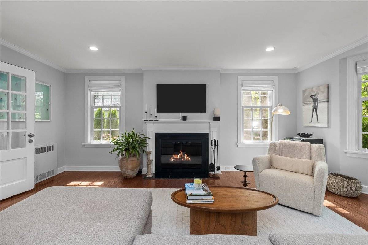 Lake Bluff, IL 60044,409 Crescent DR