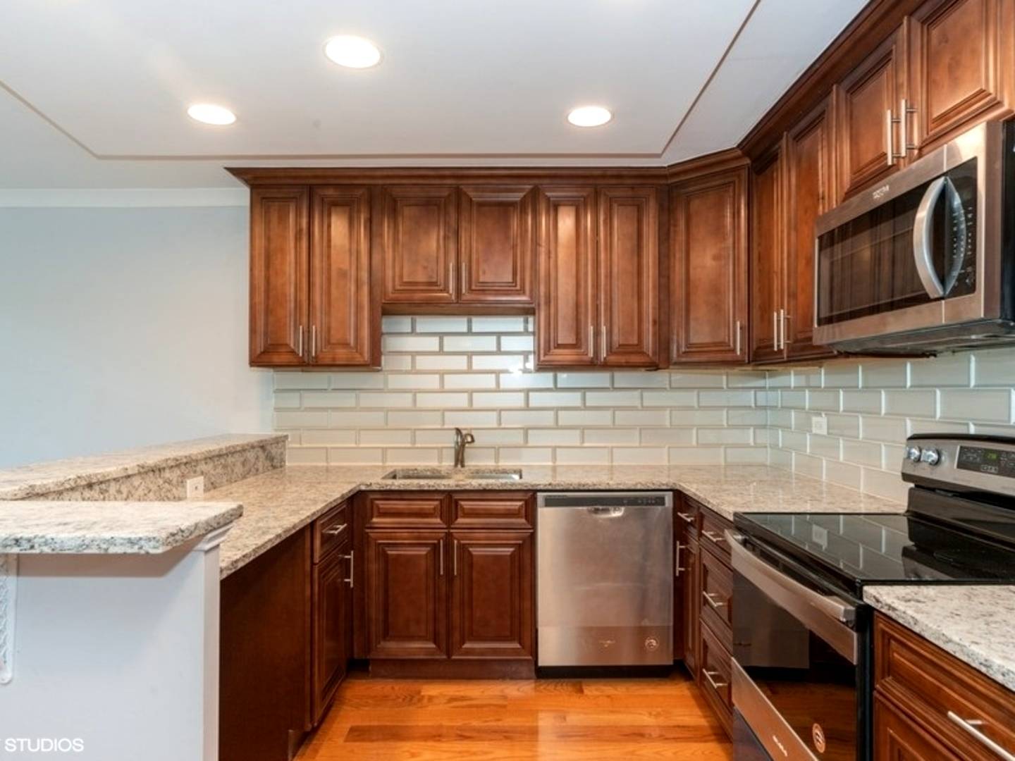 Prospect Heights, IL 60070,16 E Old Willow RD #409S