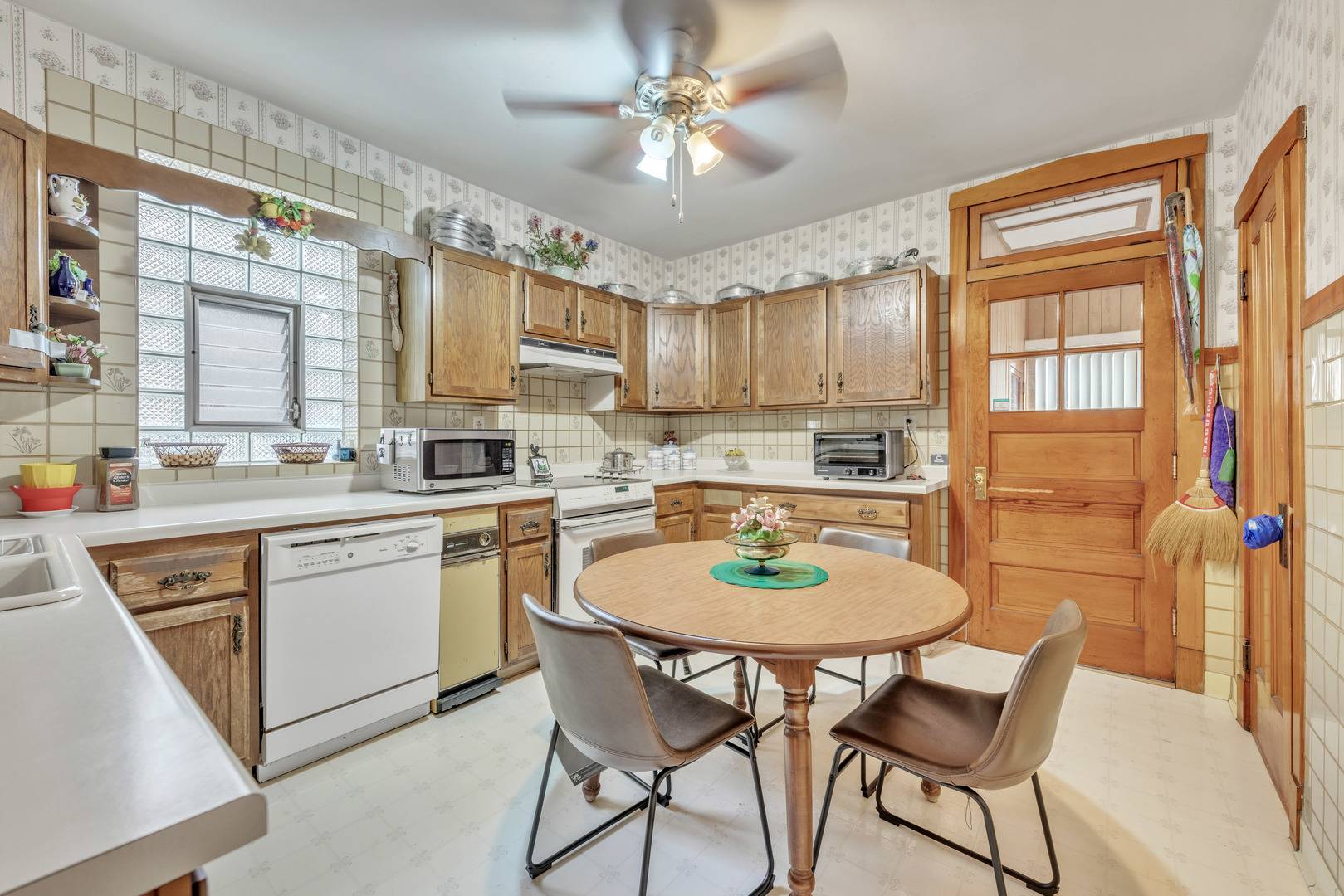 Chicago, IL 60641,5434 W School ST