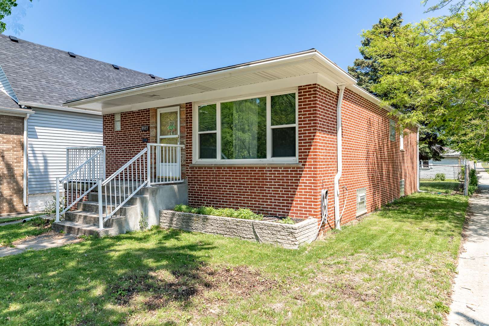 Chicago, IL 60617,9965 S Escanaba AVE