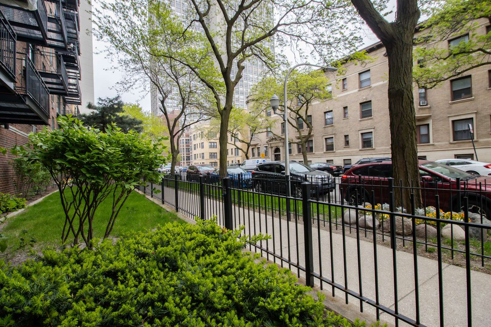 Chicago, IL 60613,3900 N Pine Grove AVE #203