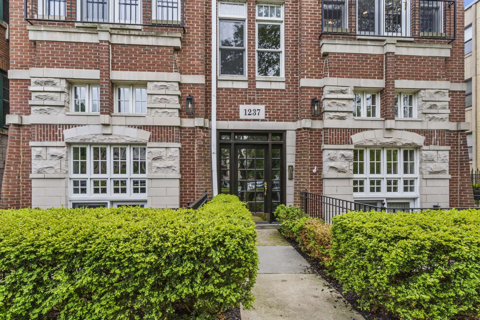 Chicago, IL 60626,1237 W Farwell AVE #2W