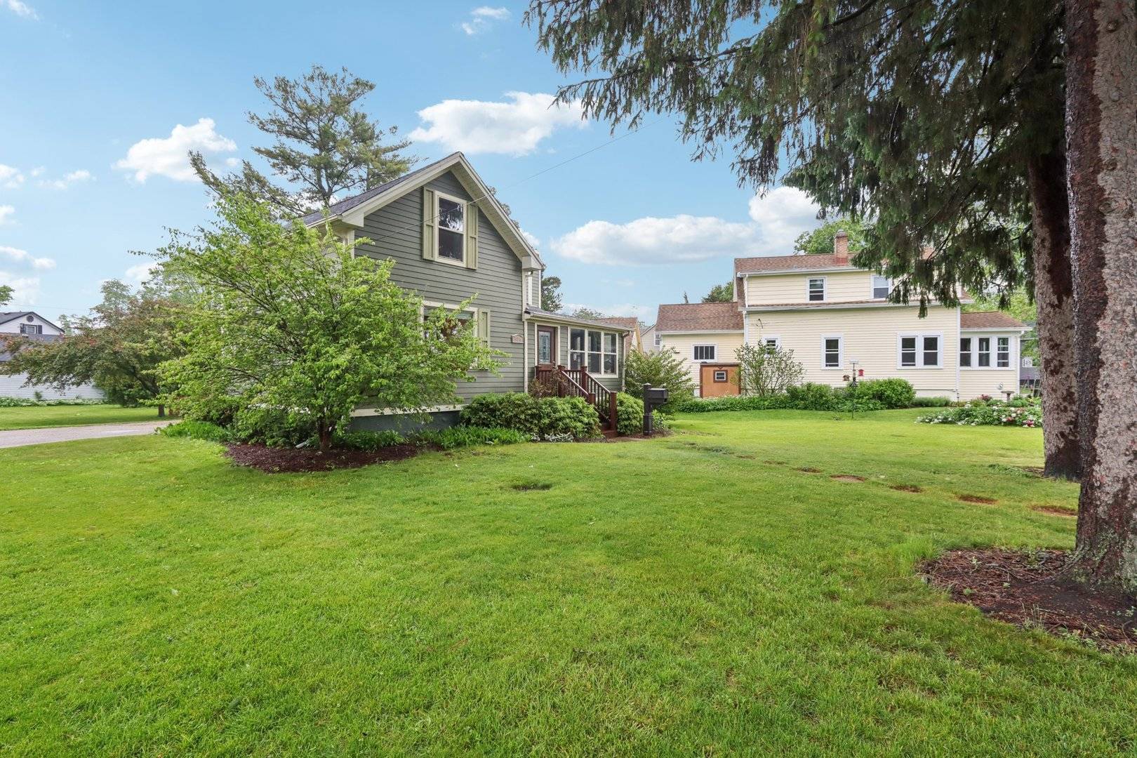 East Dundee, IL 60118,306 Water ST