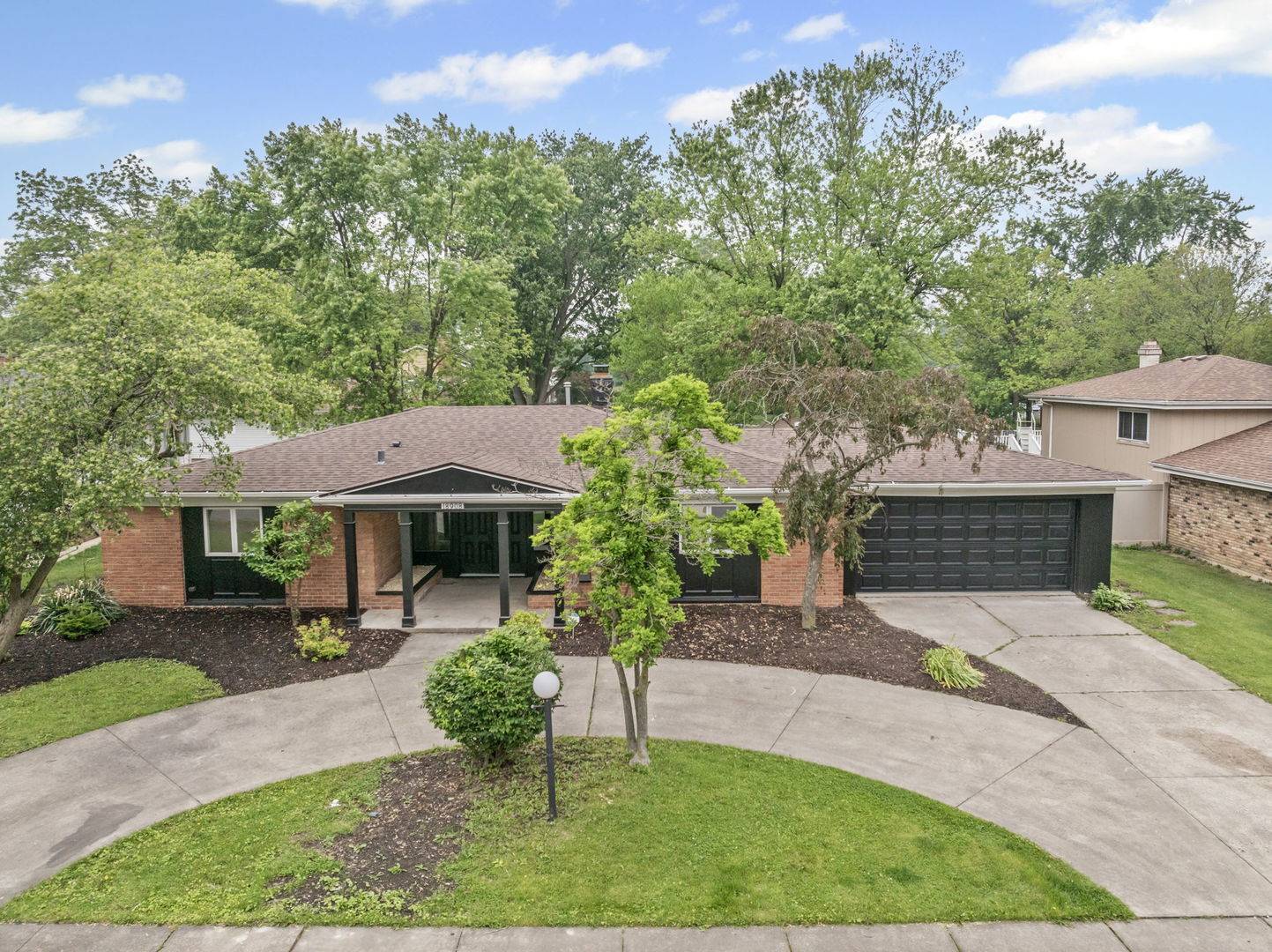 Lansing, IL 60438,18908 E Louise DR