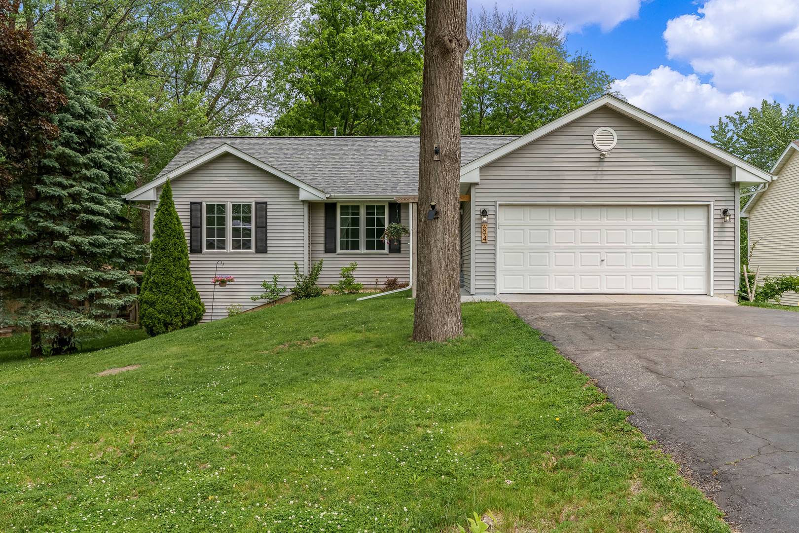 Davis, IL 61019,694 Lake Summerset RD