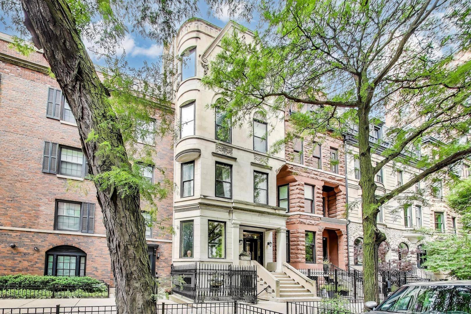 Chicago, IL 60611,72 E Elm ST #5