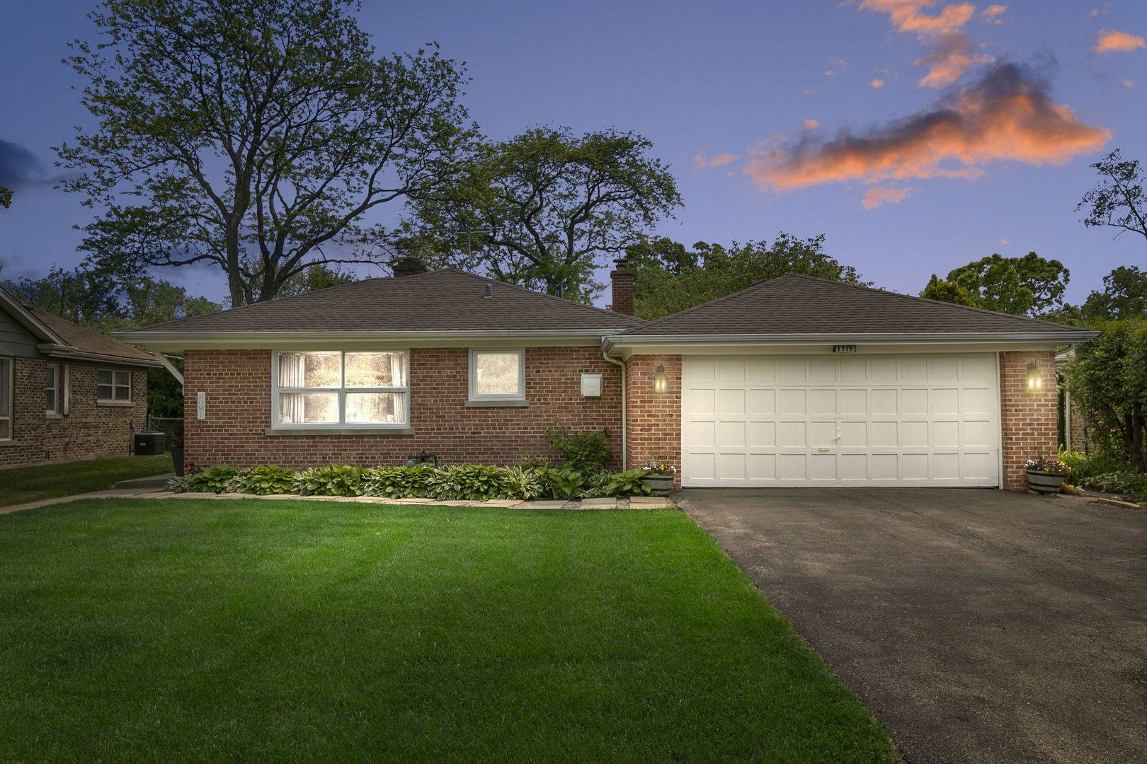 Northbrook, IL 60062,1717 Dundee RD