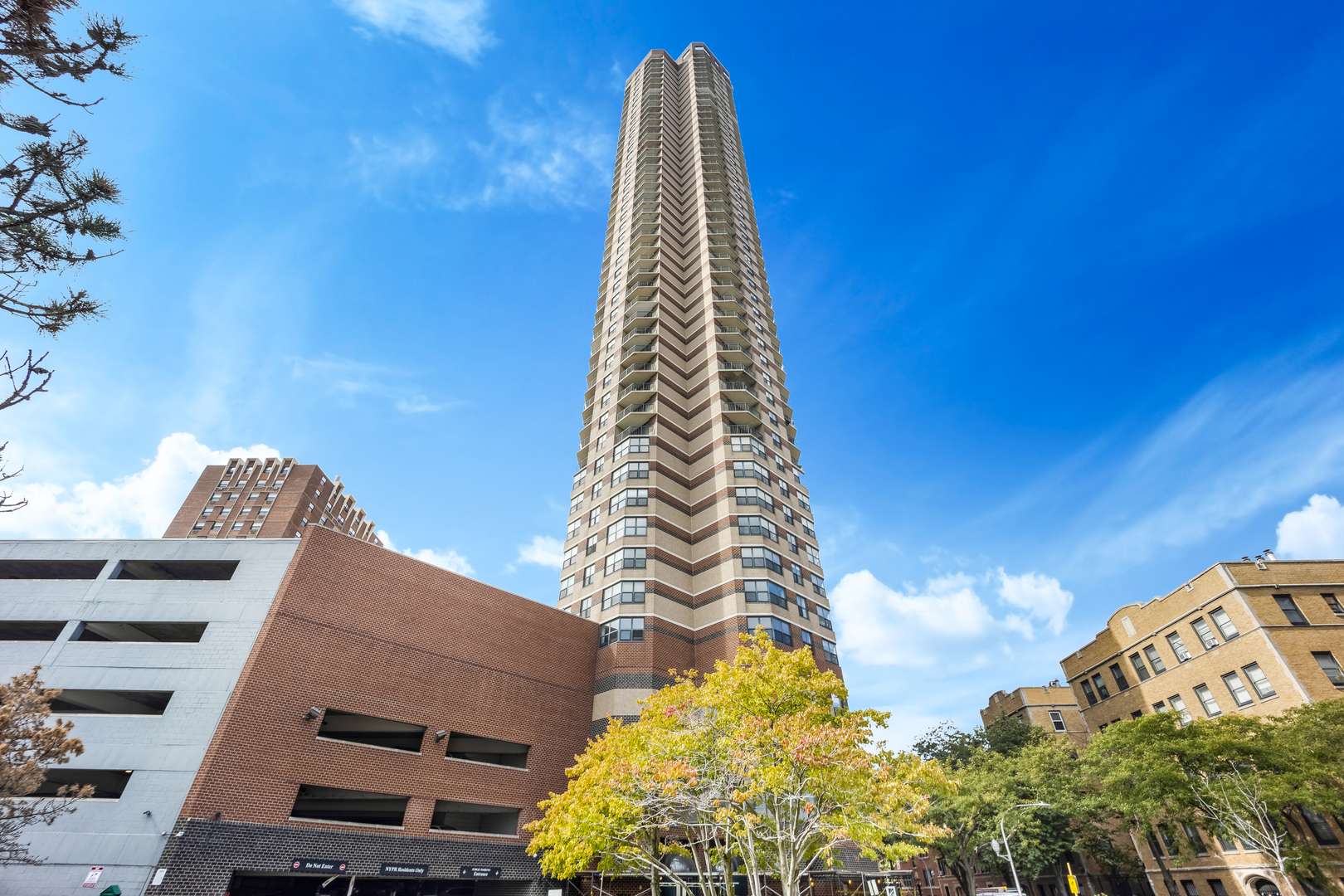 Chicago, IL 60613,3660 N Lake Shore DR #4503