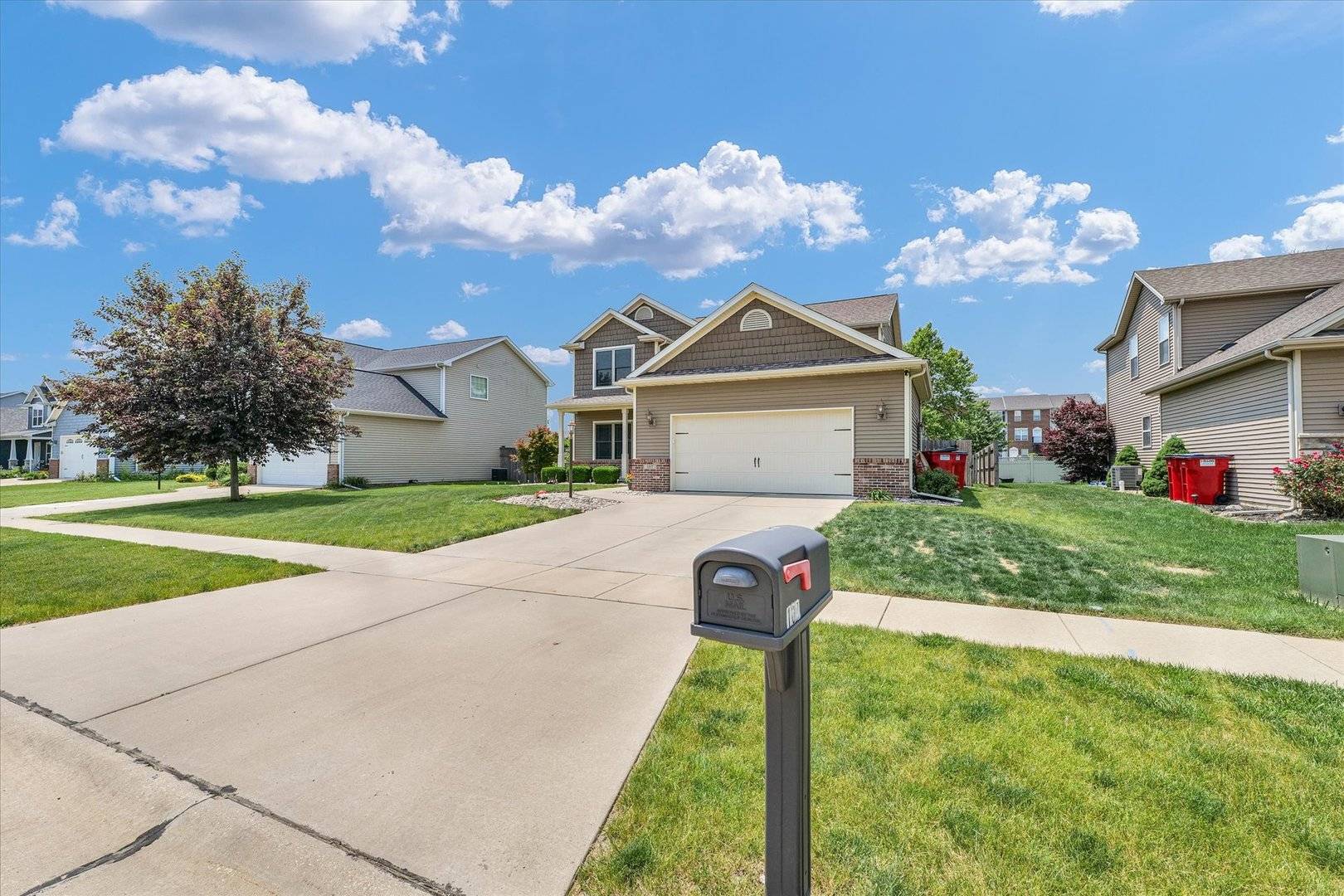 Savoy, IL 61874,107 Bradford AVE