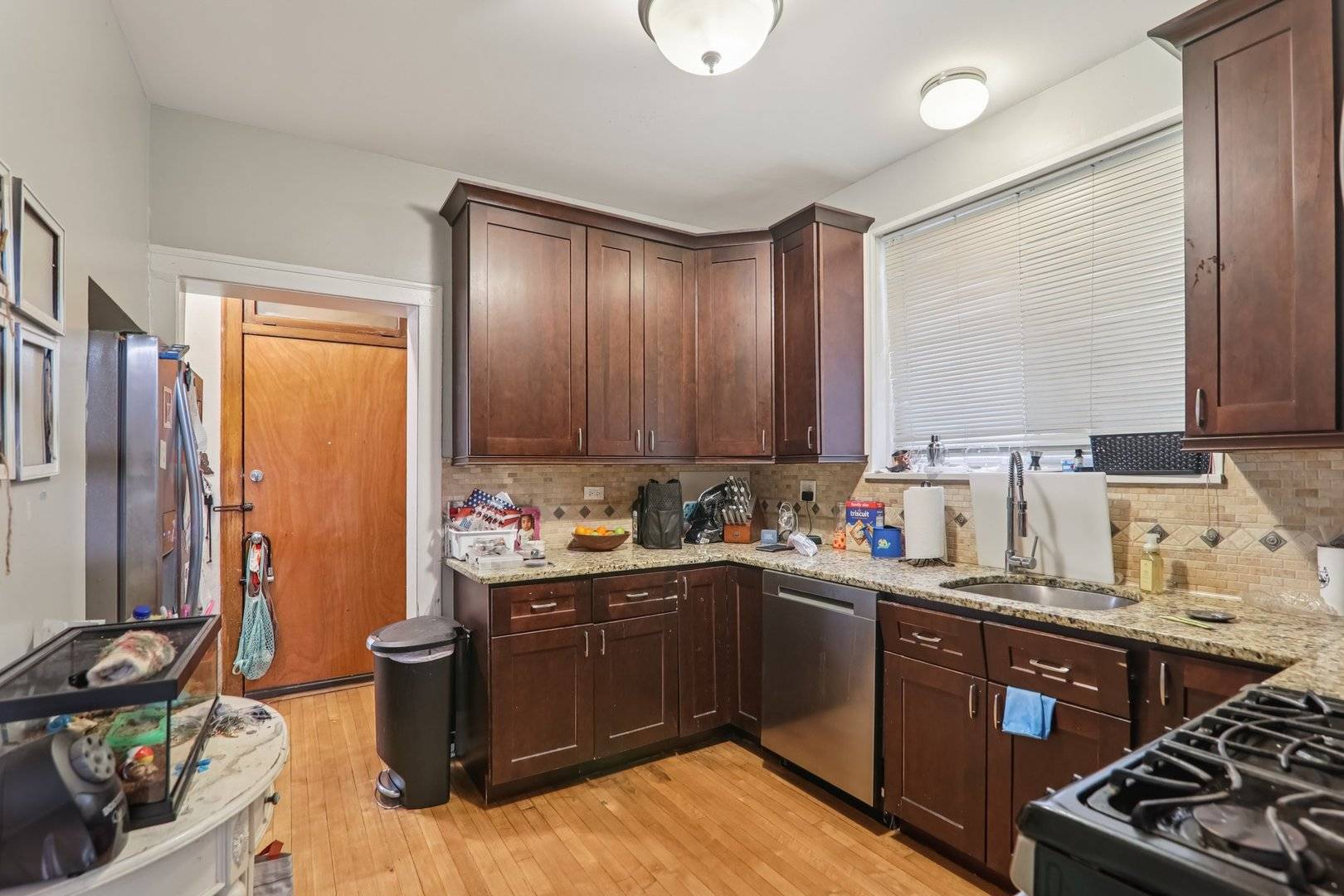 Chicago, IL 60645,2115 W Arthur AVE