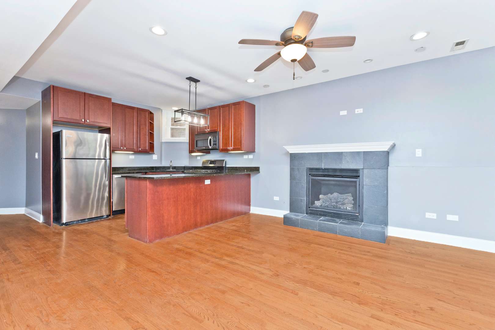 Chicago, IL 60640,5212 N Winthrop AVE #G