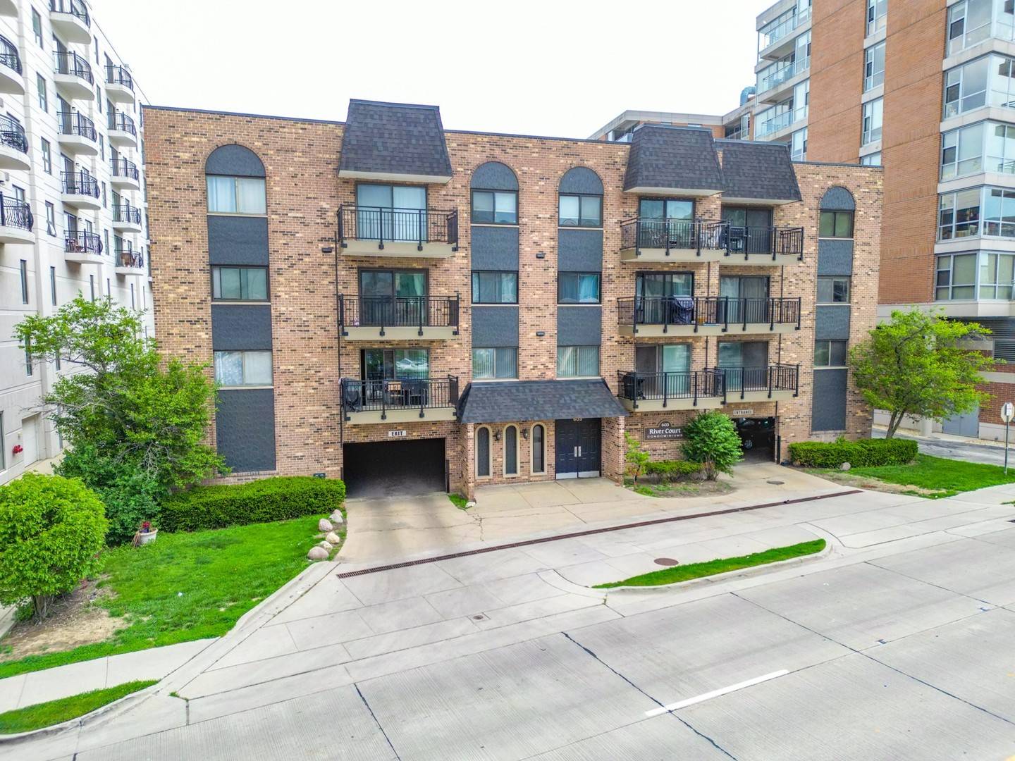 Des Plaines, IL 60016,603 S River RD #2K
