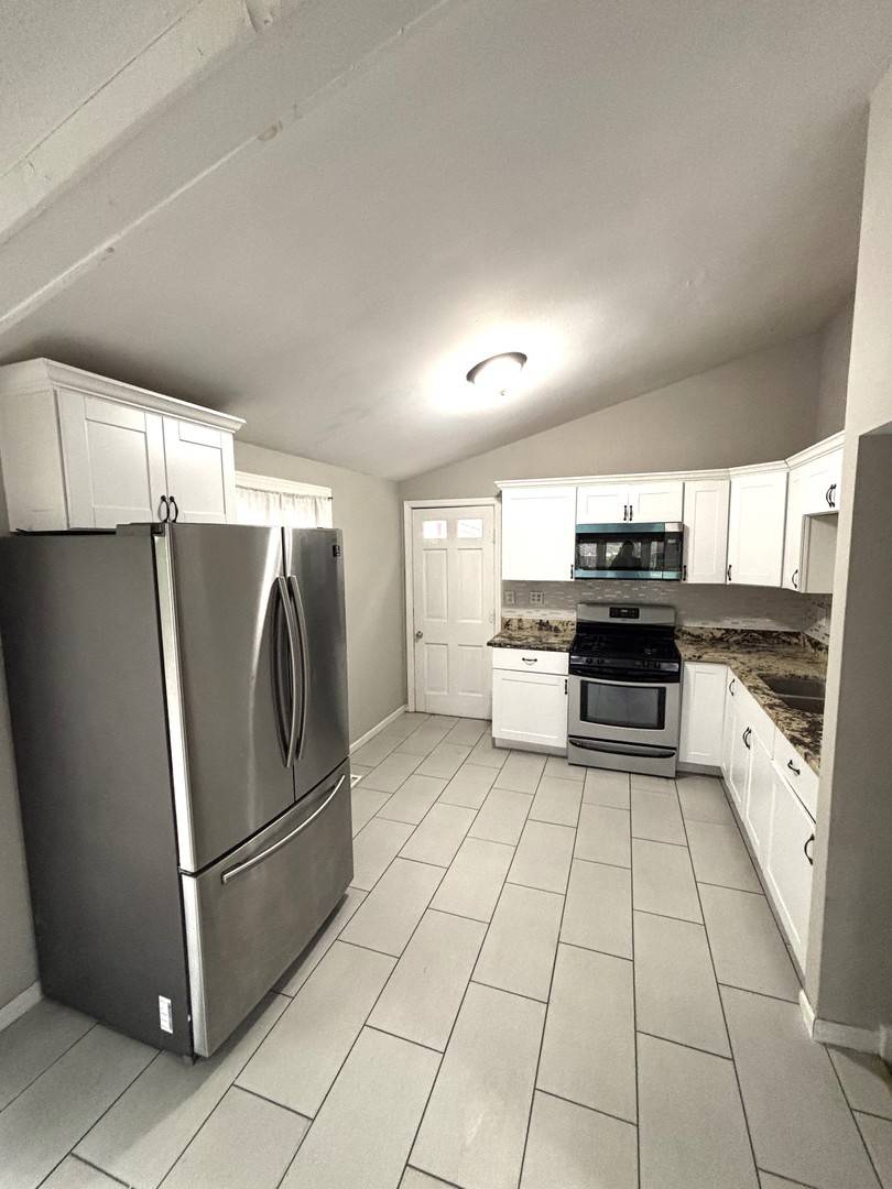 Carpentersville, IL 60110,1403 Kings RD