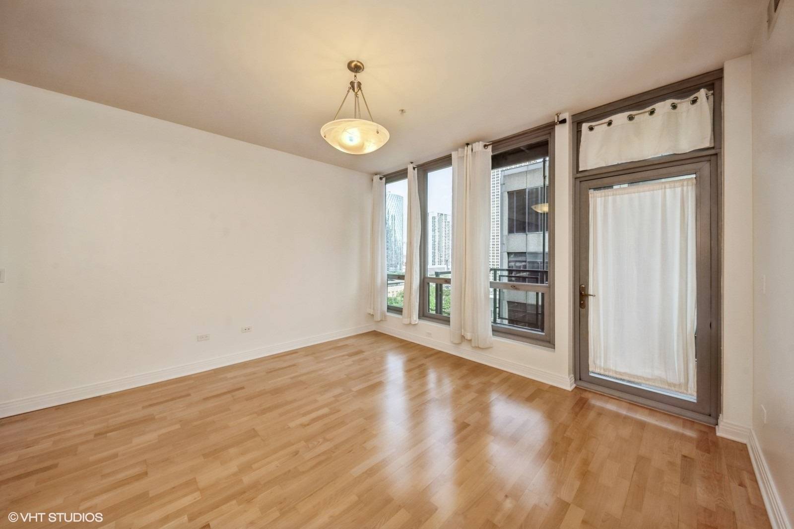 Chicago, IL 60661,565 W Quincy ST #1105