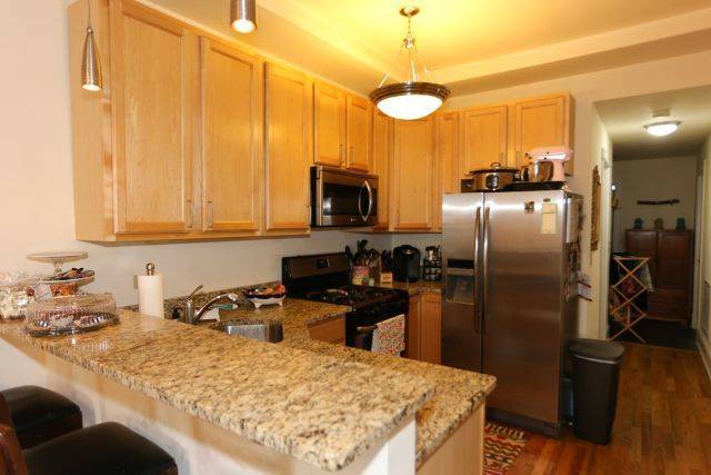 Chicago, IL 60622,1935 N Wood ST #2