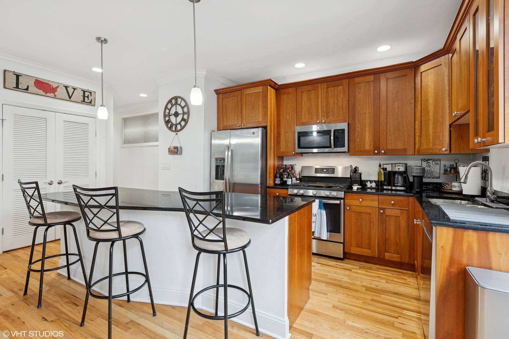 Chicago, IL 60613,3717 N WILTON AVE #1