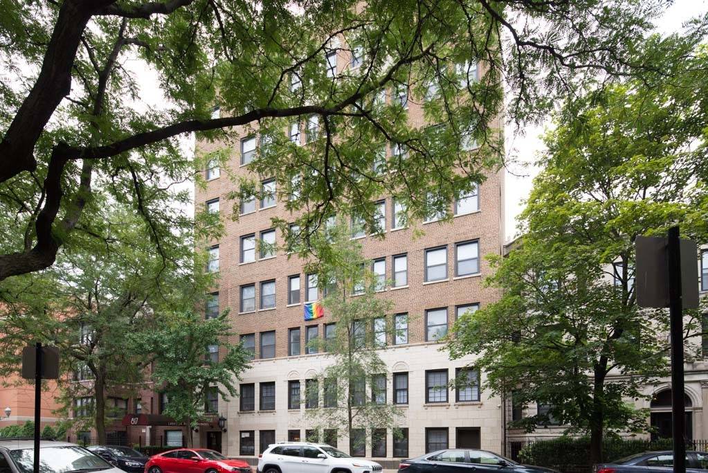 Chicago, IL 60640,817 W Lakeside PL #410