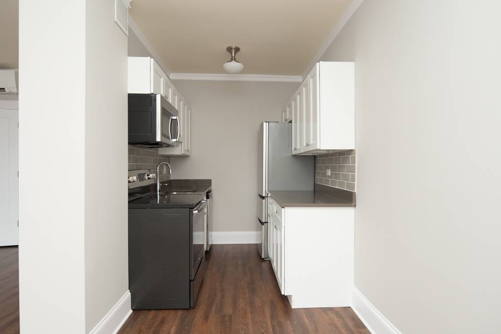 Chicago, IL 60640,817 W Lakeside PL #410