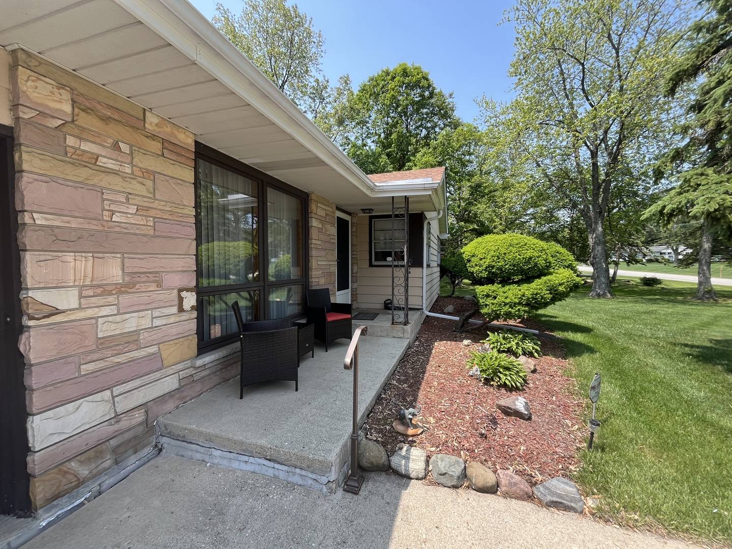 Steger, IL 60475,180 E 34th ST