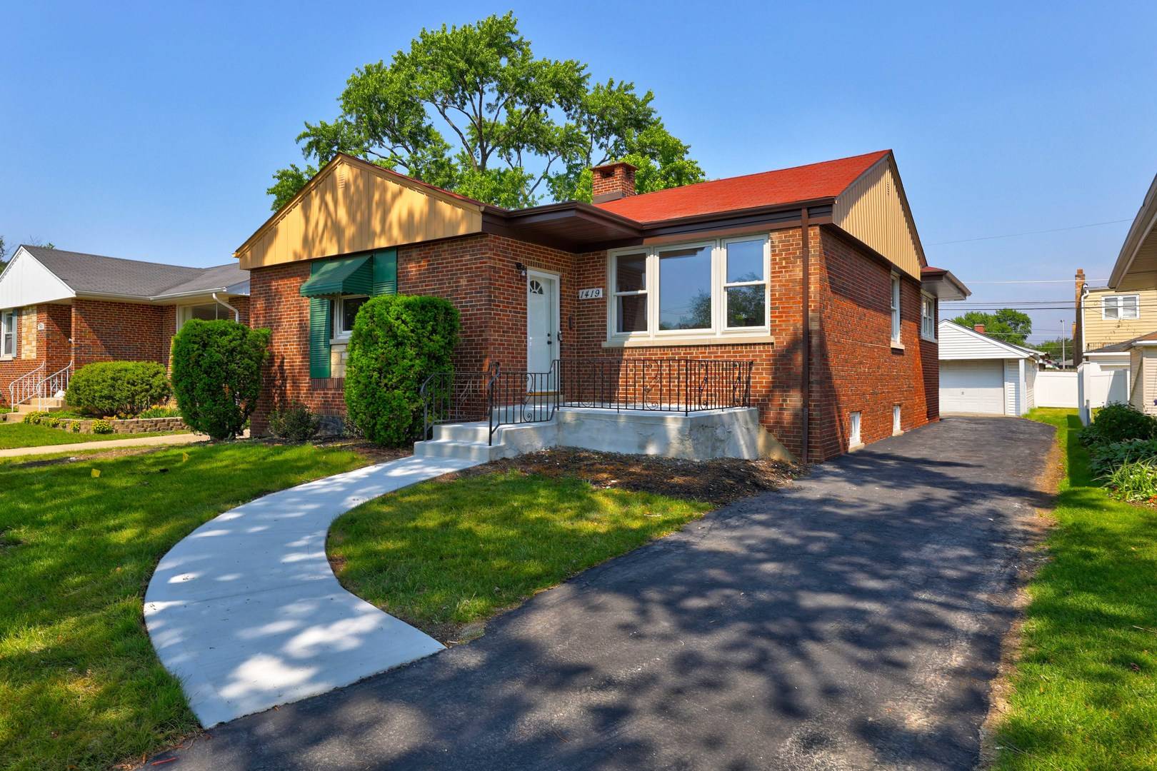 Westchester, IL 60154,1419 Hull AVE