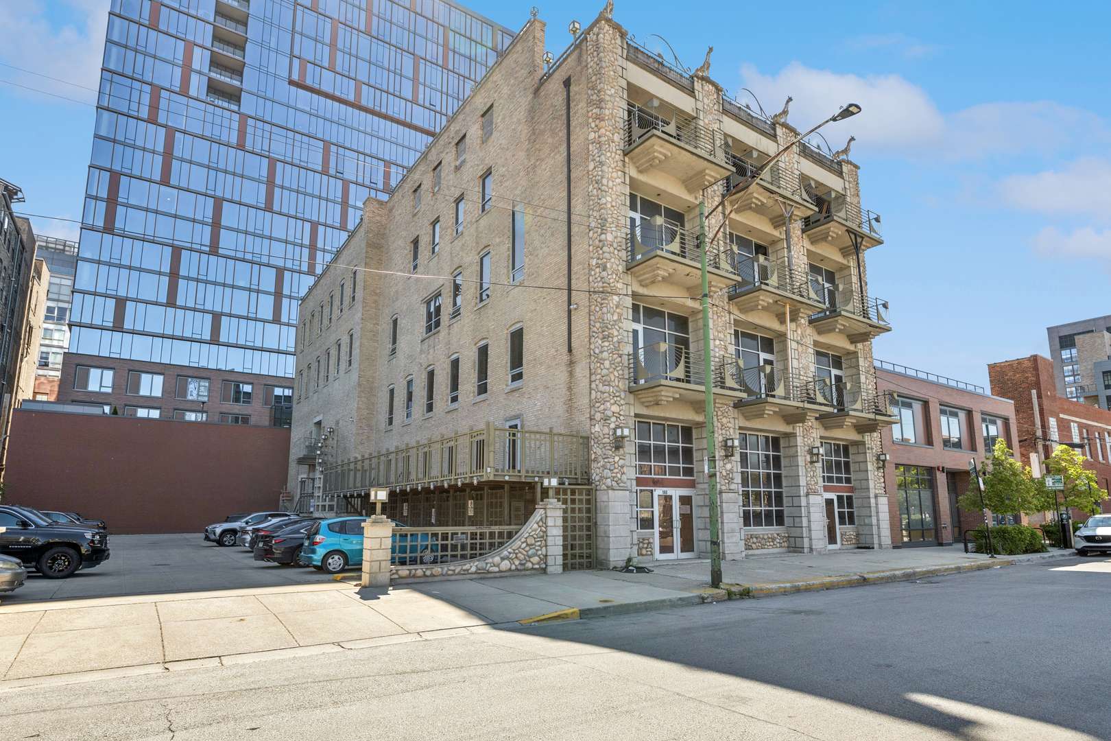 Chicago, IL 60607,165 N May ST