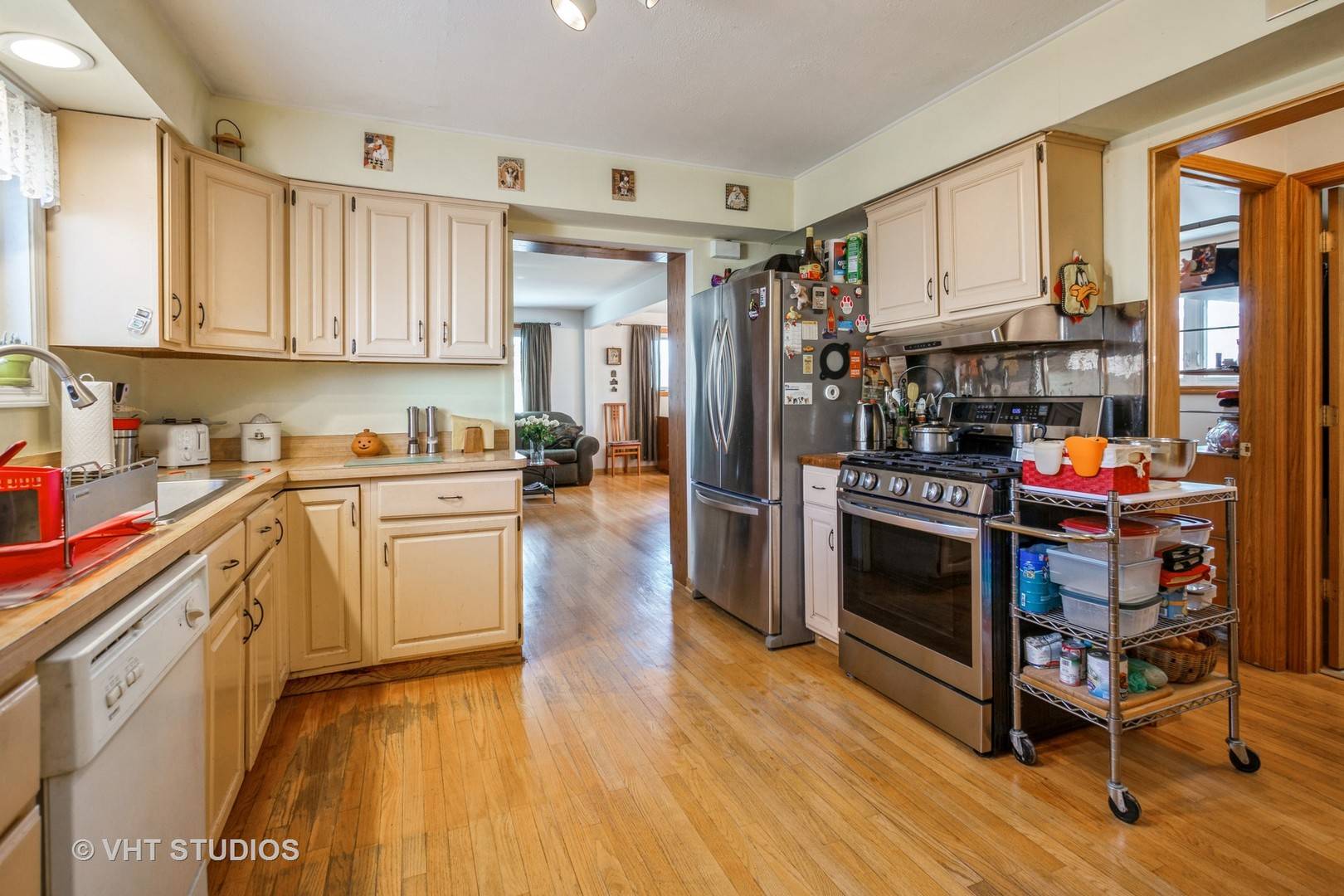 Addison, IL 60101,608 N Craig PL