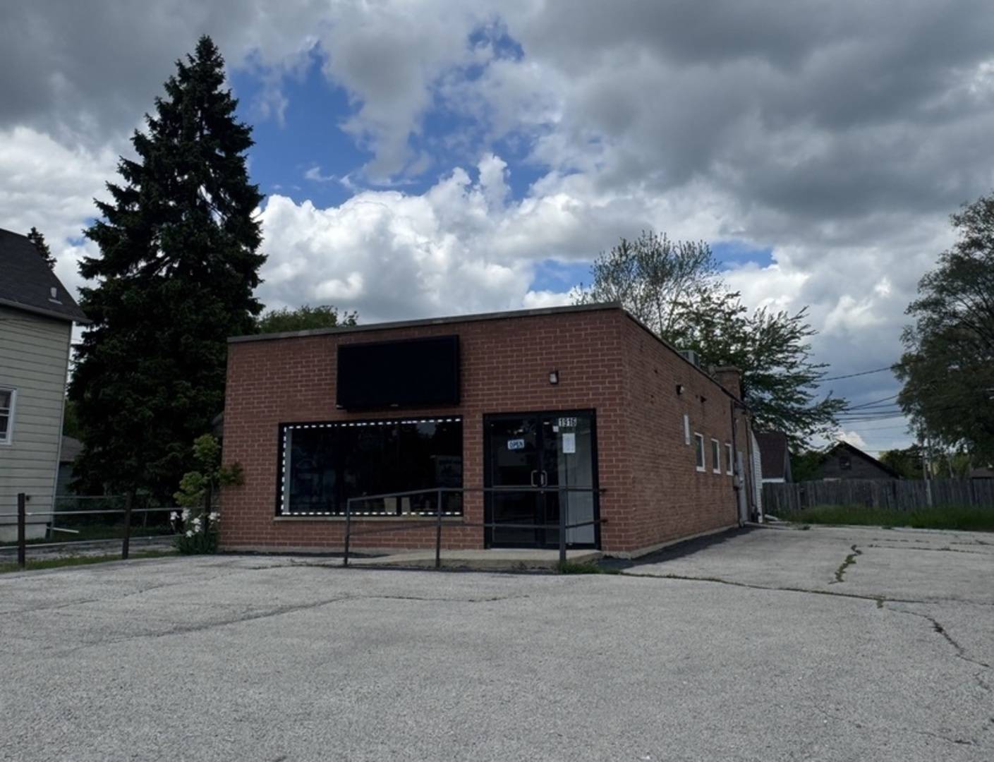 Waukegan, IL 60085,1916 Washington ST
