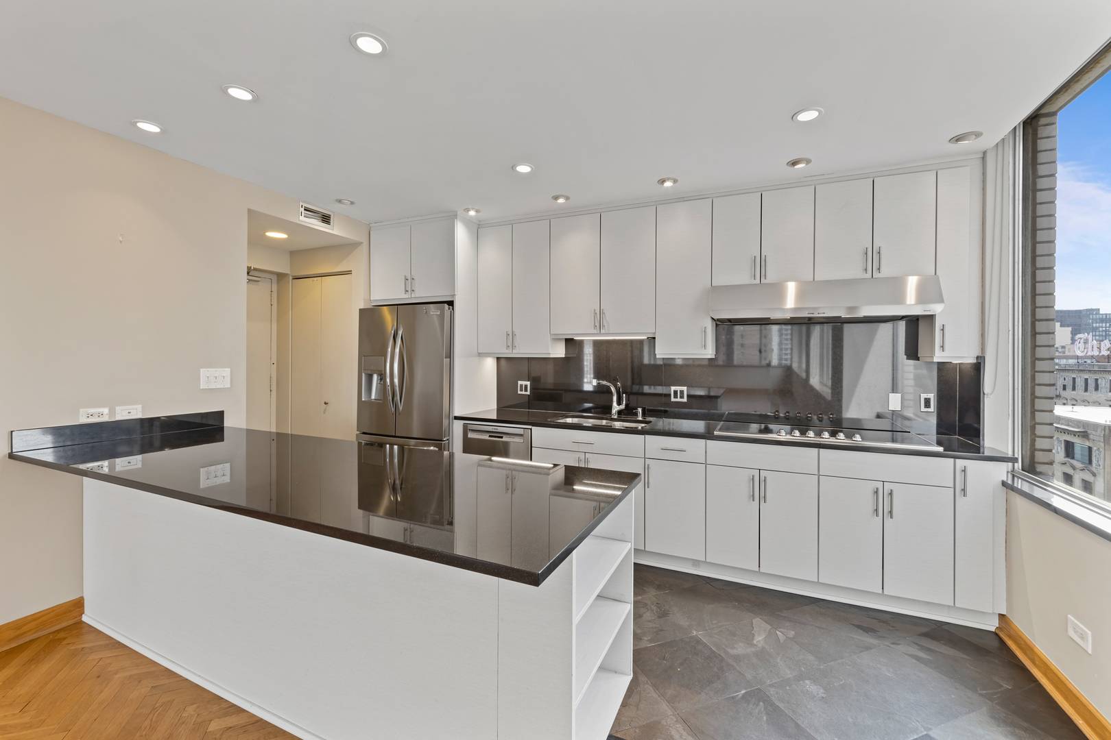 Chicago, IL 60611,1000 N Lake Shore PLZ #17C