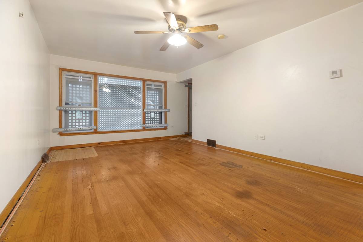 Chicago, IL 60617,9241 S Kingston AVE