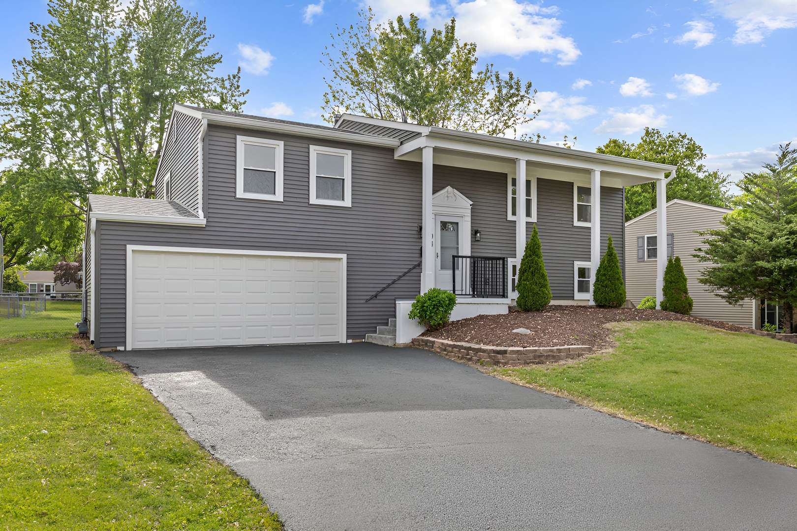 Schaumburg, IL 60194,104 N Braintree DR