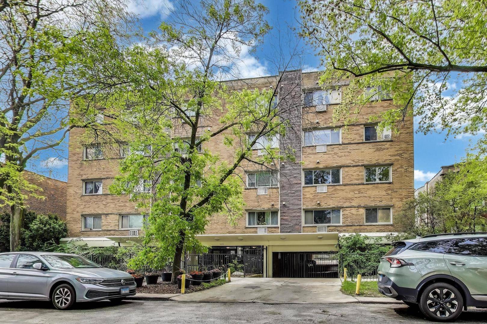 Chicago, IL 60626,1415 W Lunt AVE #203