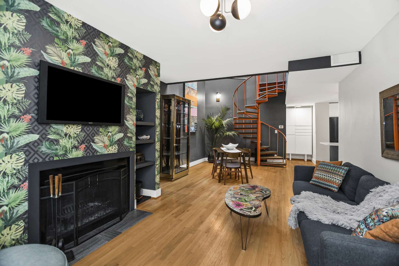 Evanston, IL 60202,913 Michigan AVE #3